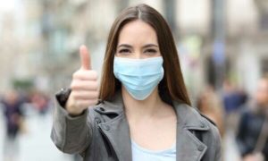 Dicen que con mascarillas, la gente se ve más hermosa. La ciencia ha averiguado por qué