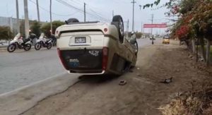 Barranca: Sujeto robó camioneta pero terminó volcando el vehículo