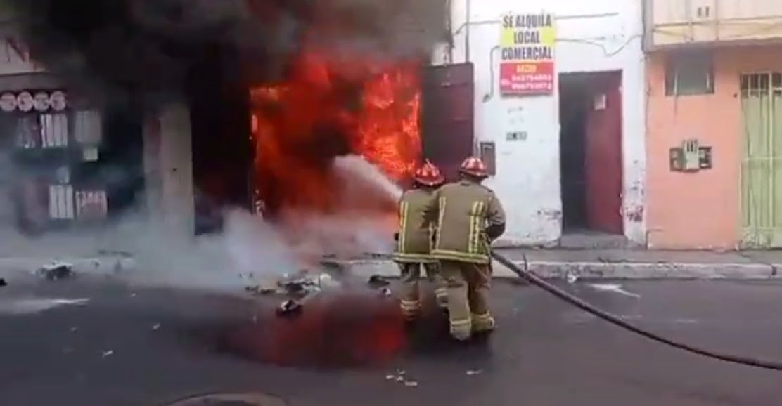 Dantesco incendio consume mercado de Huacho.