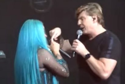 Karol G cantó auto rojo junto a Vilma Palma e Vampiro en Argentina.