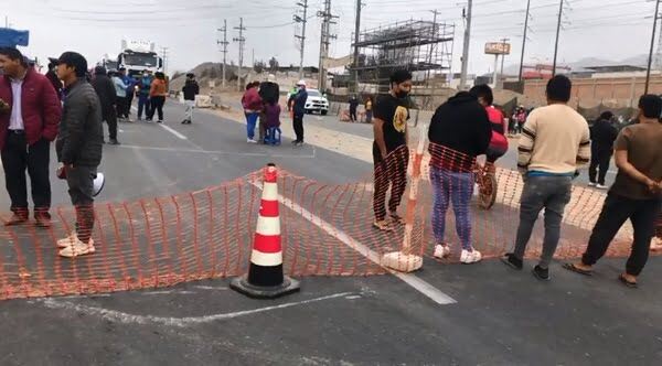 Pobladores de «Los Álamos» bloquearon la vía Panamericana Norte en protesta de Cosco Shipping.