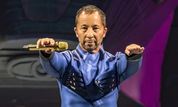 Historia de DJ Bobo Rey del Europop noventero y su trayectoria.