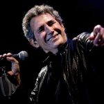 Miguel Ríos, pionero del rock español, celebra hoy 78 años.