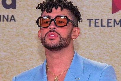 Bad Bunny se molesta con fan y le lanza su celular.