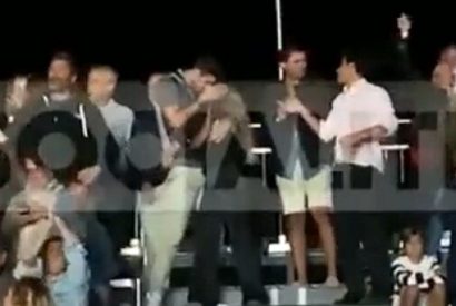 Difunden video del beso en público de Gerard Piqué y su novia Clara Chía Martí