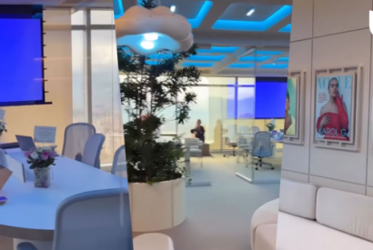 Karol G así son las lujosas instalaciones de su empresa en Medellín