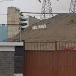 El ingenio peruano no tiene límites, y por ello los dueños de un salón de recepciones llamado "Hollywood", no tuvo mejor idea que hacerle propaganda a su local construyendo una réplica