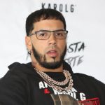 Reguetonero Anuel AA es demandado por la madre de su hijo.