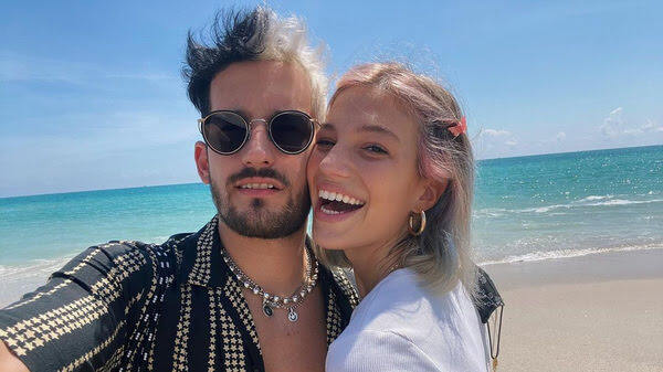 Ricky Montaner sorprendido por foto de su esposa desnuda en redes “Se te ve la rayita”
