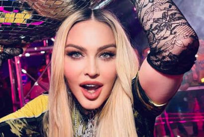 Madonna muestra sus senos en unas candentes fotografías