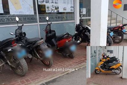 Atrio de la municipalidad de Huaral convertido en una playa de estacionamiento de motos