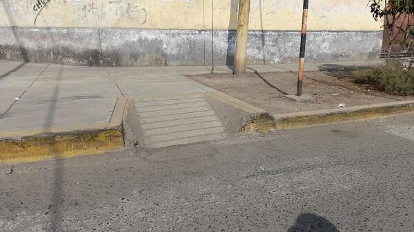 Muchas de las rampas en las veredas de Huaral son un peligro para los discapacitados
