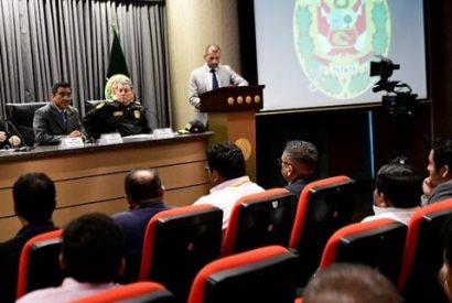 Autoridades electas de La Cholita se reúnen con Ministro del Interior para restaurar la Región Policial