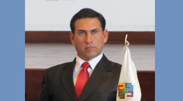 Profesora denuncia que gestión de Javier Alvarado les debe 6 meses de sueldo